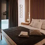 Home, Bedroom With Bathtub, Jacuzzi