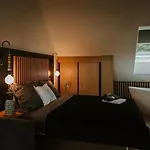 Home, Bedroom With Bathtub, Jacuzzi בית נופש