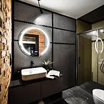 Home, Bedroom With Bathtub, Jacuzzi *