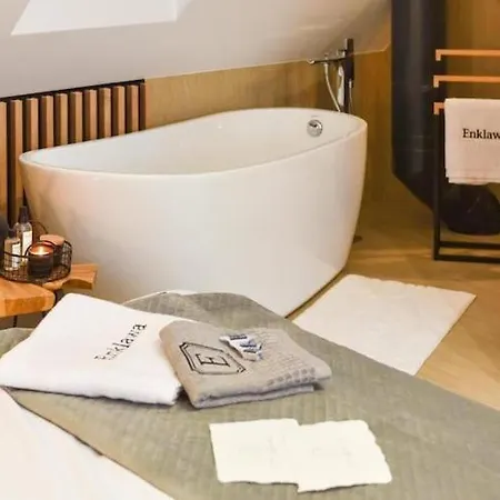 Home, Bedroom With Bathtub, Jacuzzi *