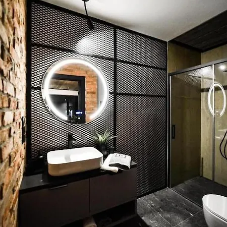 Home, Bedroom With Bathtub, Jacuzzi *