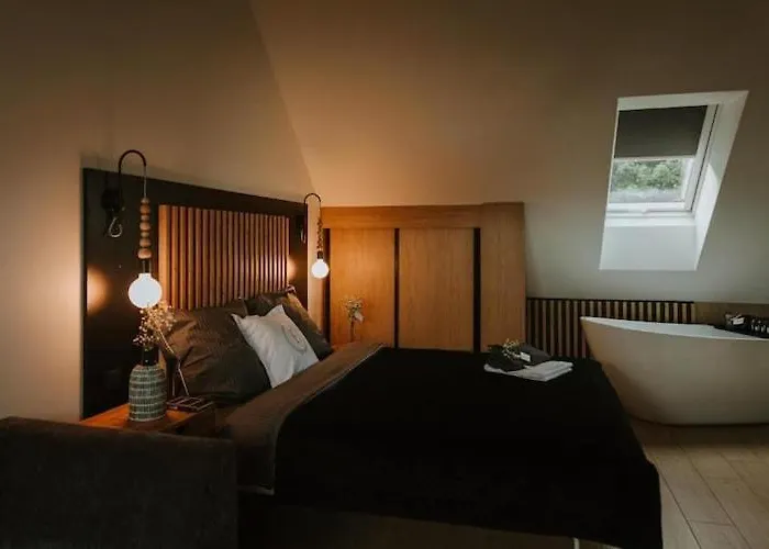 Home, Bedroom With Bathtub, Jacuzzi Semesterbostad