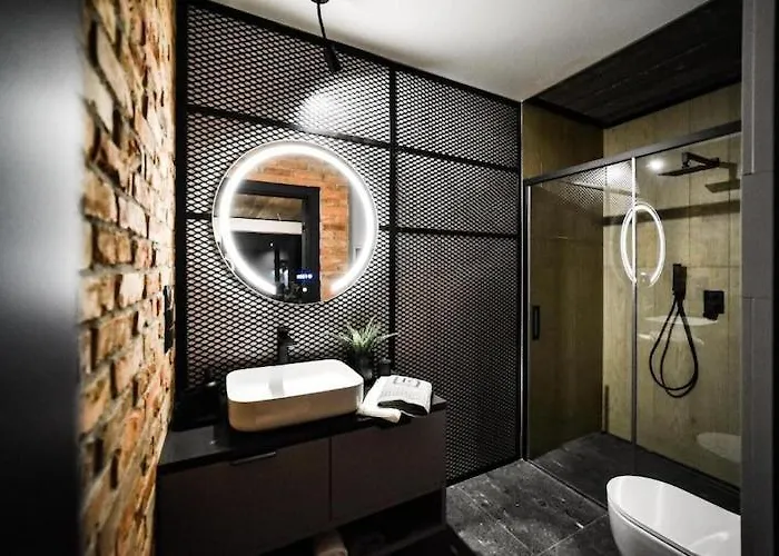 Home, Bedroom With Bathtub, Jacuzzi *