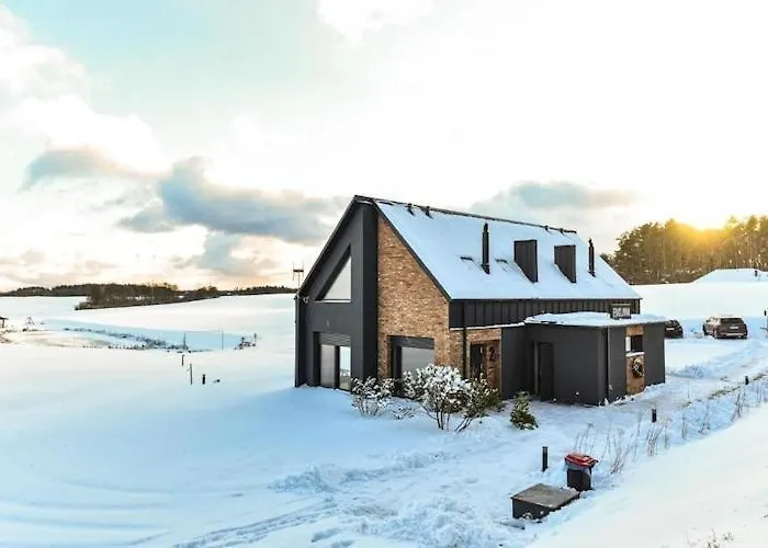 Home, Bedroom With Bathtub, Jacuzzi Semesterbostad *